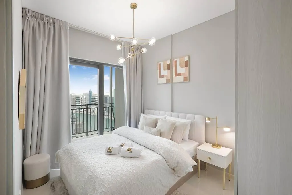 Luxury 1 Bedroom Apartment With Spectacular Burj And Canal Views Dubai Holiday home
